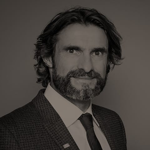 Steuerberater Mag. Alexander Hof ist spezialisiert auf Ärzte und medizinische Berufe